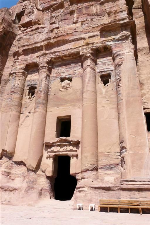 JORDANIЁ - PETRA - urn graf