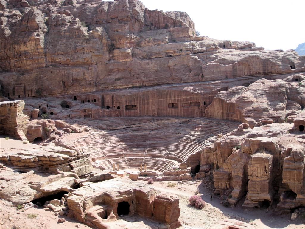 JORDANIЁ - PETRA - uitzicht op theater vanuit koningsgraven
