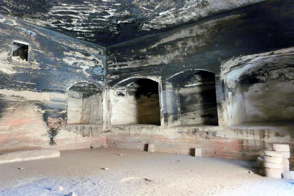 JORDANIЁ - PETRA - in de tombe van de romeinse soldaat