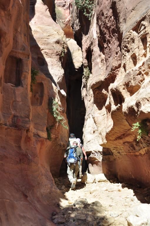 JORDANIЁ - PETRA - onderweg naar de al Muthlim-tunnel