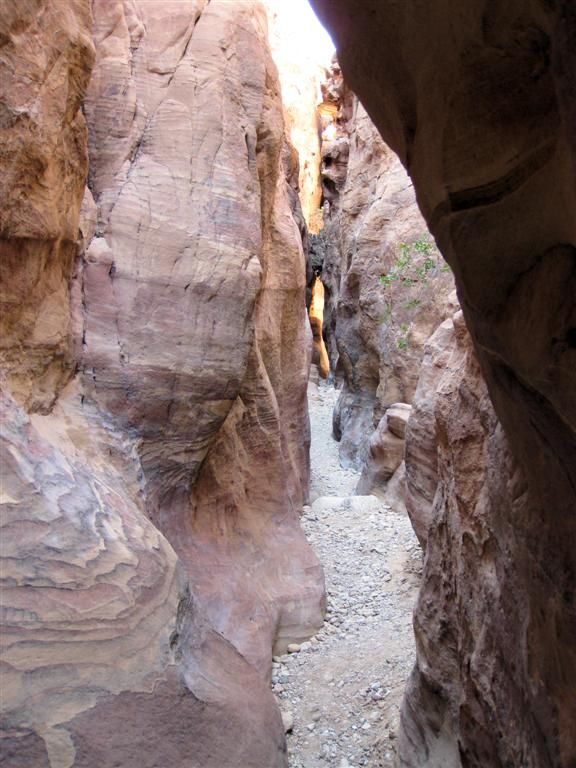 JORDANIЁ - PETRA - onderweg naar de al Muthlim-tunnel