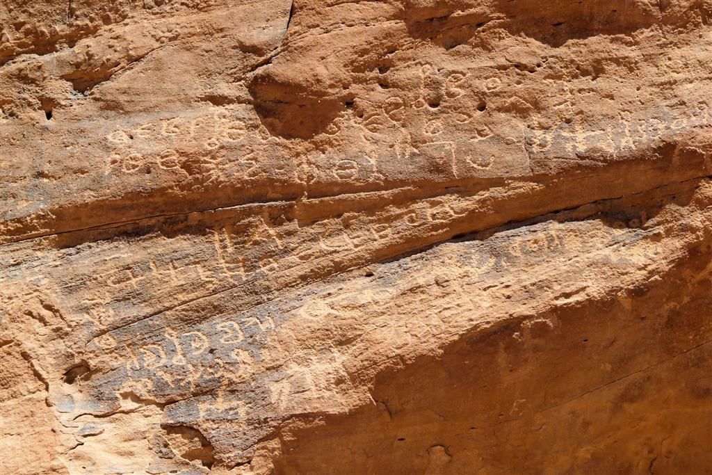 JORDANIЁ - WADI RUM - Thamudische inscripties