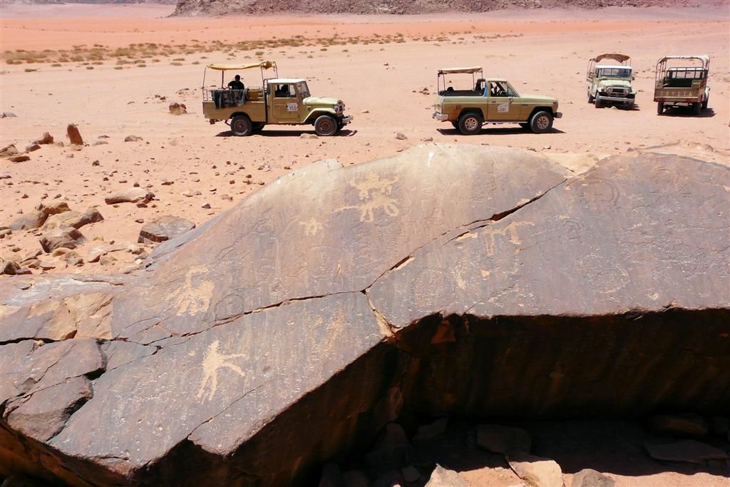 JORDANIЁ - WADI RUM - Thamudische inscripties