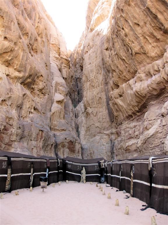 JORDANIЁ - WADI RUM - onze overnachtingslocatie in de woestijn