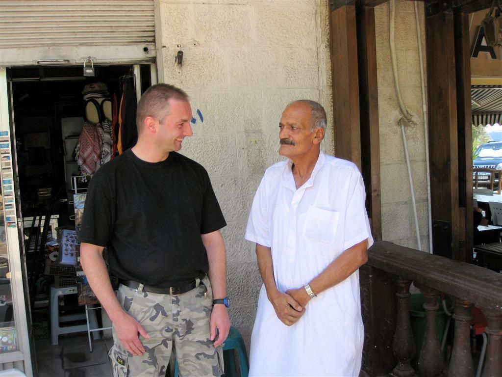 JORDANIЁ - AQABA - Carlos en dubbelganger van acteur Omar Sharif