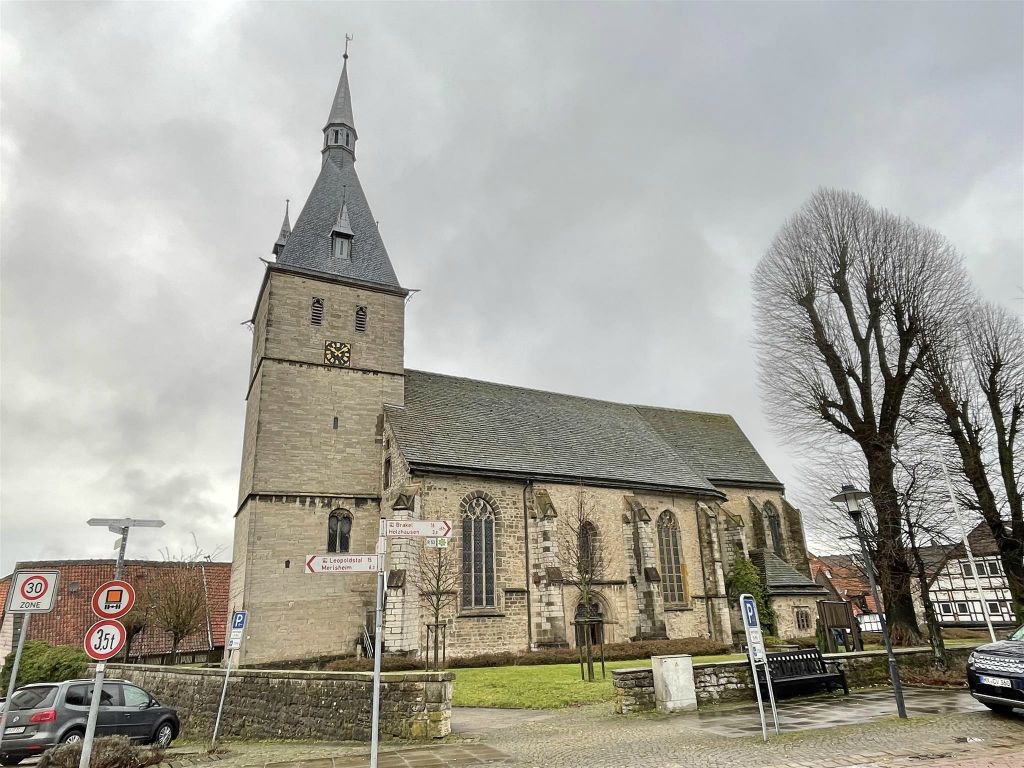 NIEHEIM - de parochiekerk van St. Nicolaas