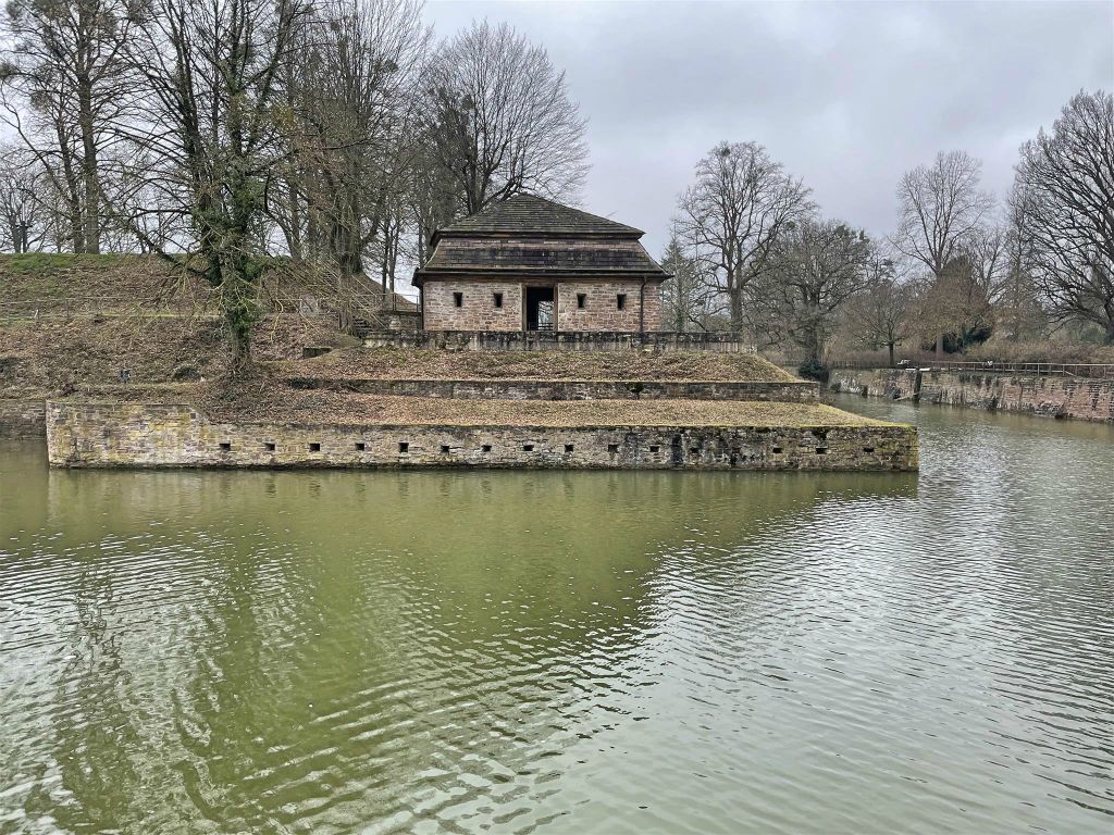 BAD PYRMONT - een gebouw bij het kasteel van Pyrmont