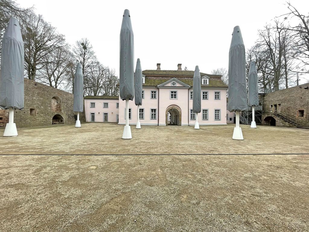 BAD PYRMONT - de achterkant van het huis van de commandant bij het kasteel van Pyrmont