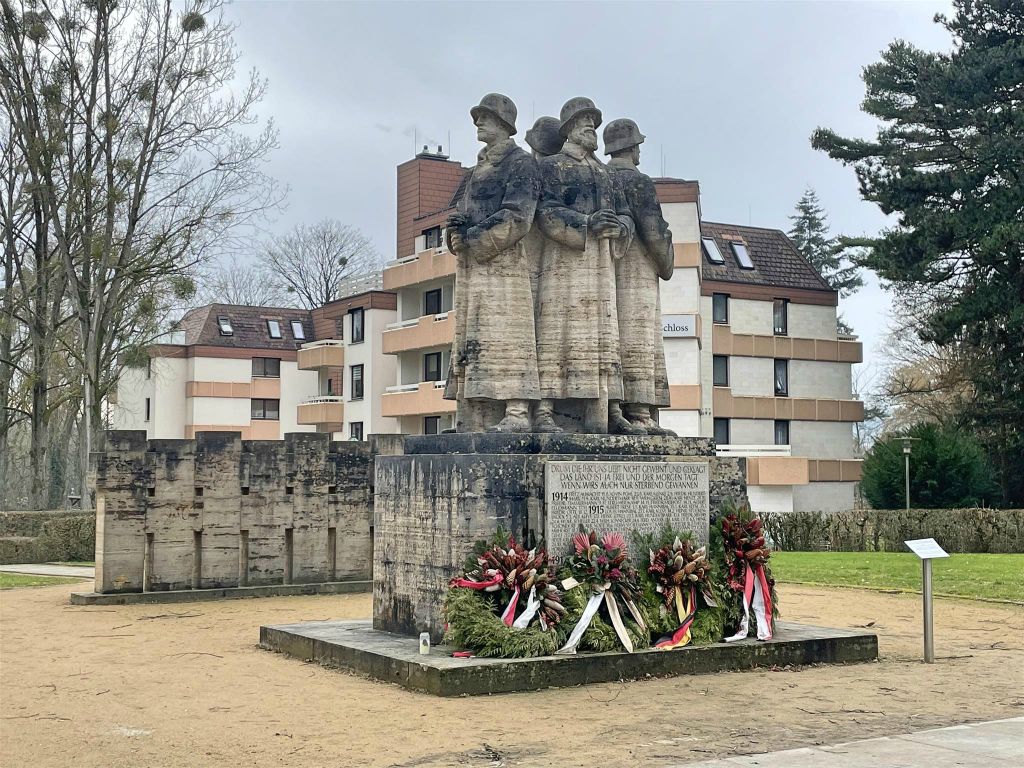 BAD PYRMONT - een oorlogsmonument