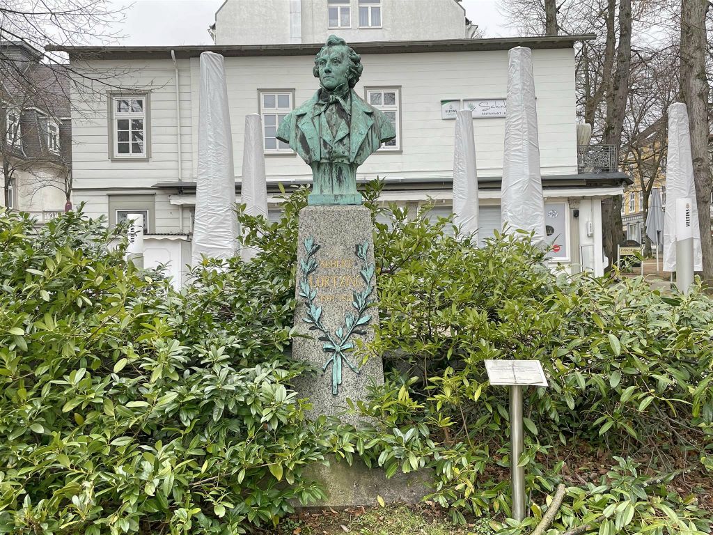 BAD PYRMONT - een buste ter ere van de Duitse componist Albert Lortzing (1801-1851)