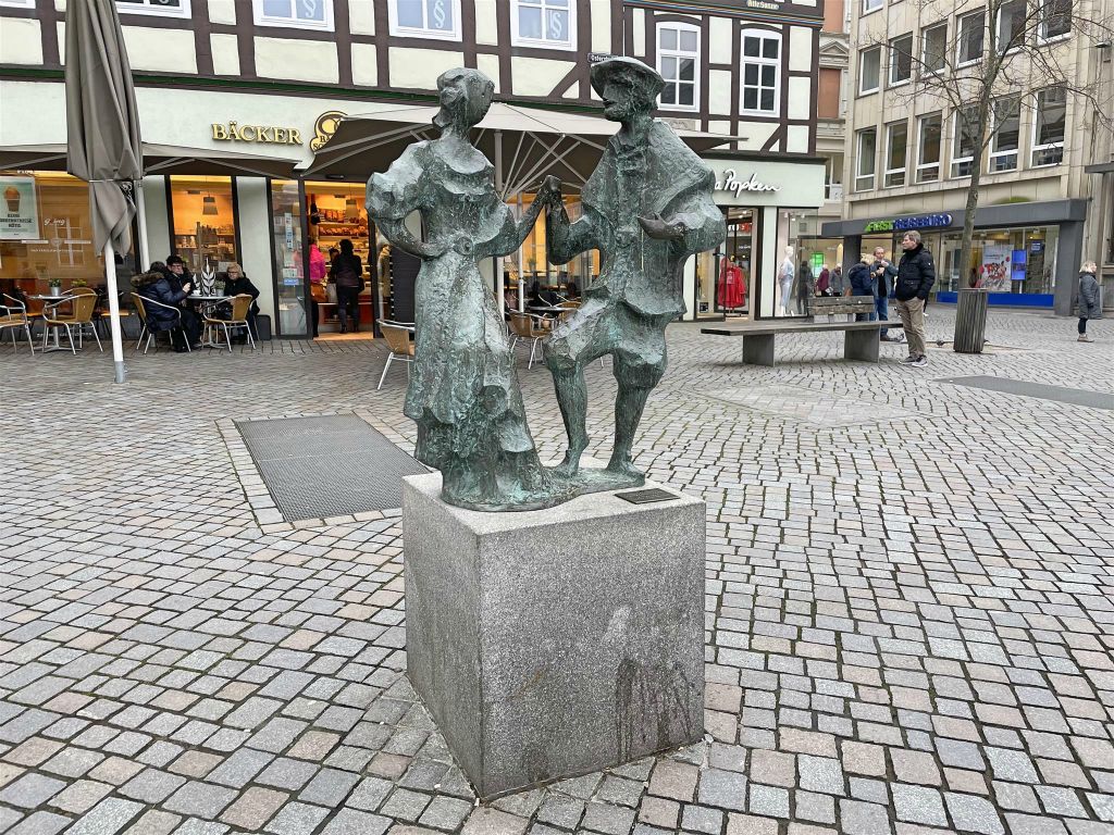 HAMELEN - het kunstwerk Tanzendes Paar