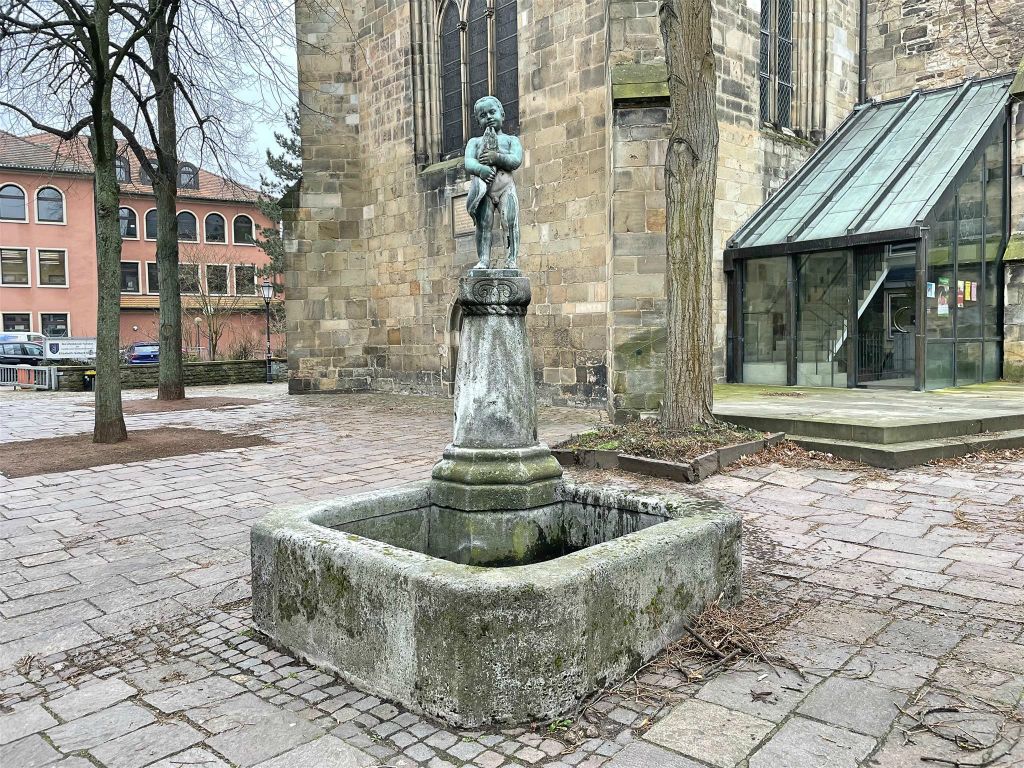 HAMELEN - het kunstwerk Vis Jungen
