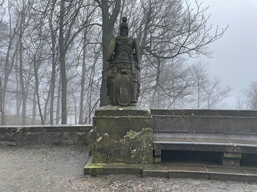 DETMOLD - een beeld bij het Hermannsdenkmal
