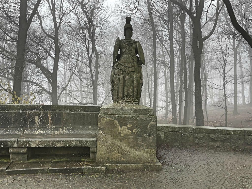 DETMOLD - een beeld bij het Hermannsdenkmal
