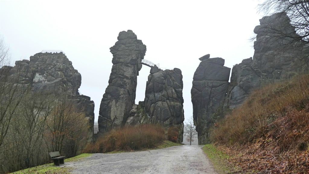HORN-BAD MEINBERG - die externsteine, een formatie van zandstenen