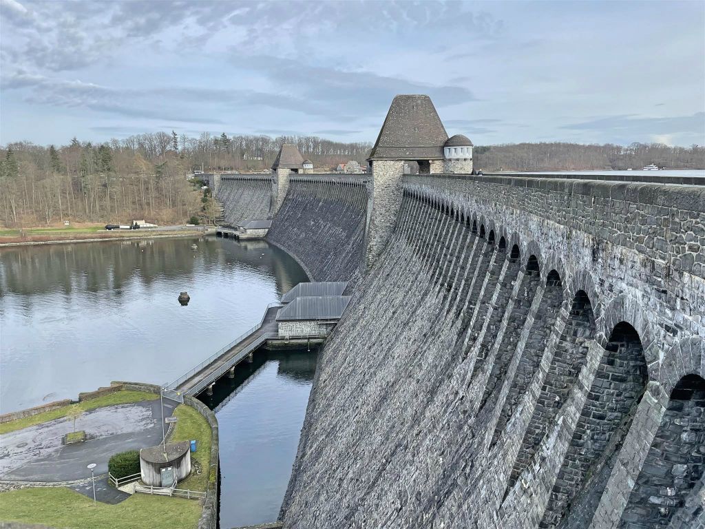 MÖHNESEE - de stuwdam