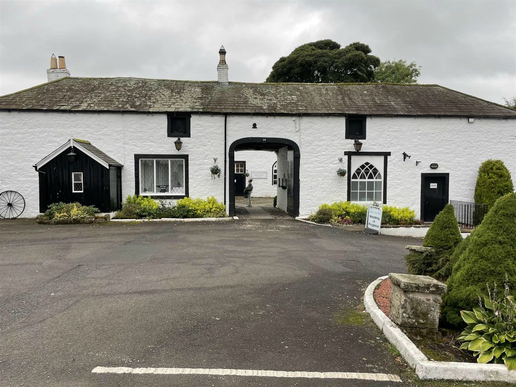 GRETNA GREEN - de ingang van de trouwlocatie Gretna Hall