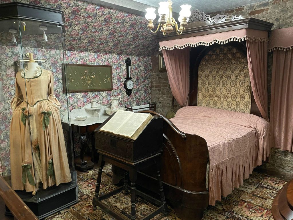 GRETNA GREEN - een oude kamer bij de trouwlocatie Gretna Hall