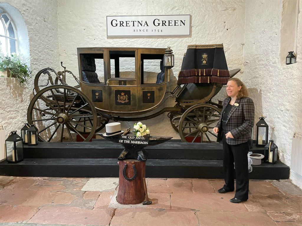 GRETNA GREEN - de koets in het koetshuis van de trouwlocatie Gretna Hall