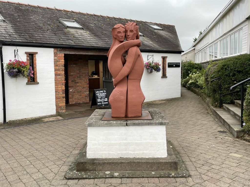 GRETNA GREEN - een kunstwerk bij de Famous Blacksmiths Shop