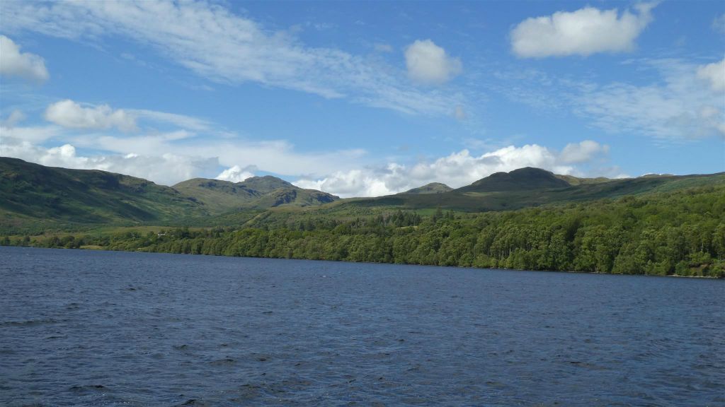 LOCH KATRINE - het uitzicht bij het meer Loch Katrine