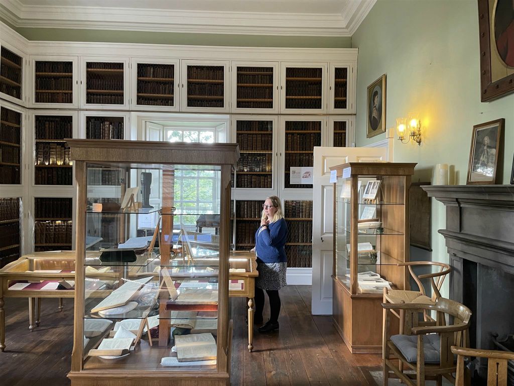 INNERPEFFRAY - binnen in de eerste uitleenbibliotheek van Schotland