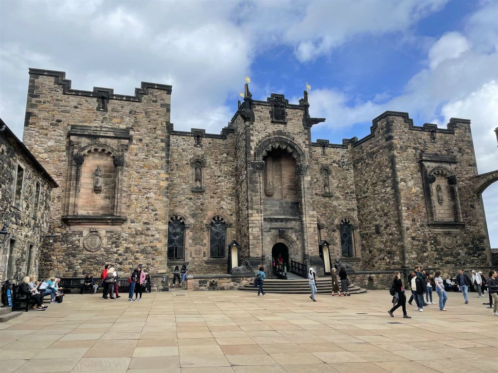 EDINBURGH - het Scottish National War Memorial bij het kasteel van Edinburgh