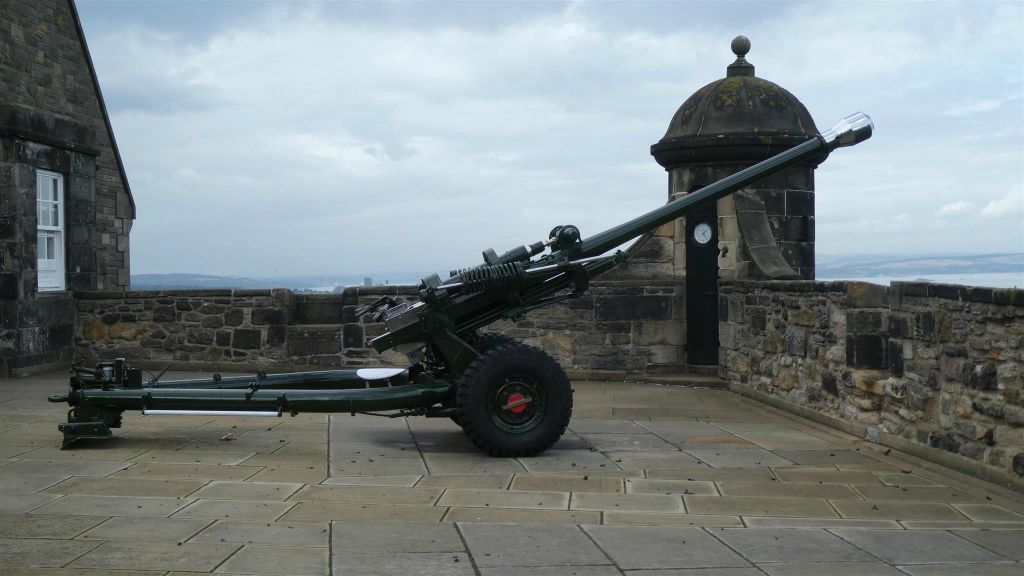 EDINBURGH - de One O'Clock Gun bij het kasteel van Edinburgh