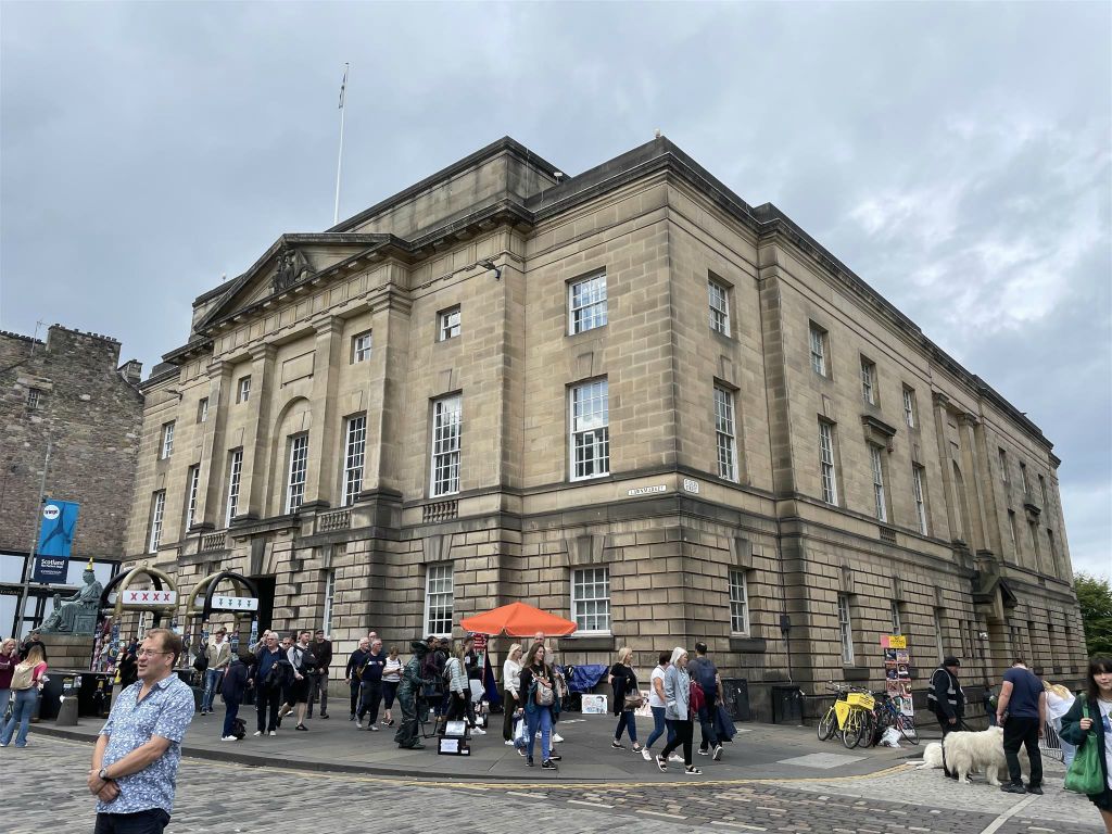 EDINBURGH - het gebouw van de hooggerechtshof