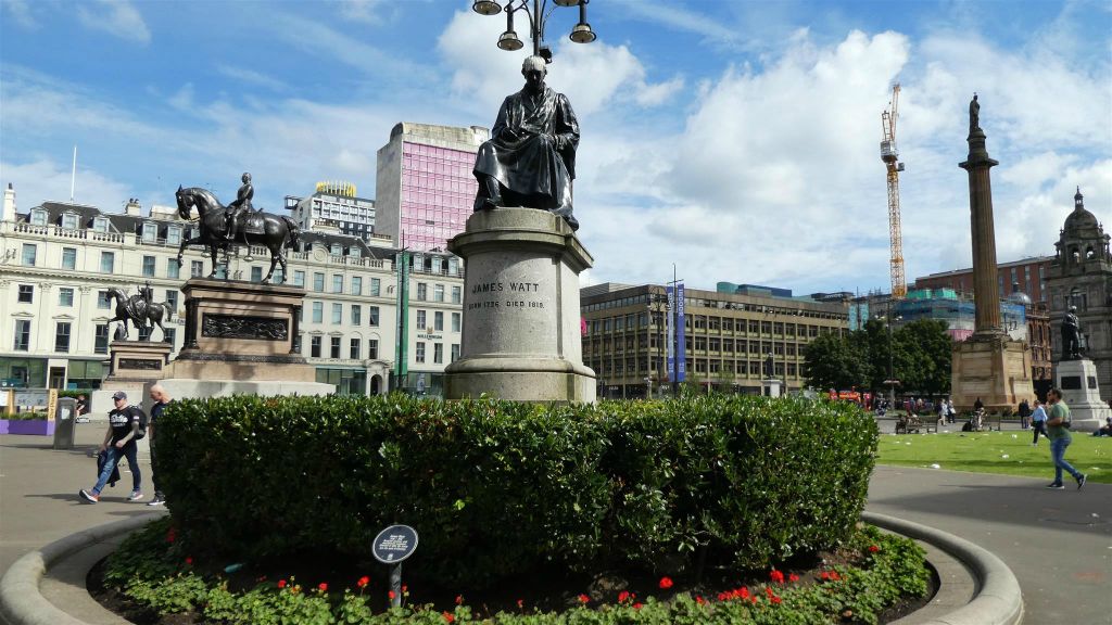 GLASGOW - een standbeeld ter ere van de Schotse ingenieur James Watt (1736-1819)