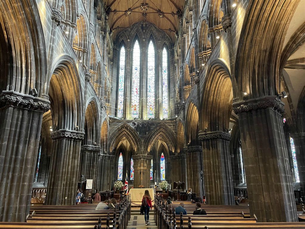 GLASGOW - binnen in de kathedraal van Glasgow