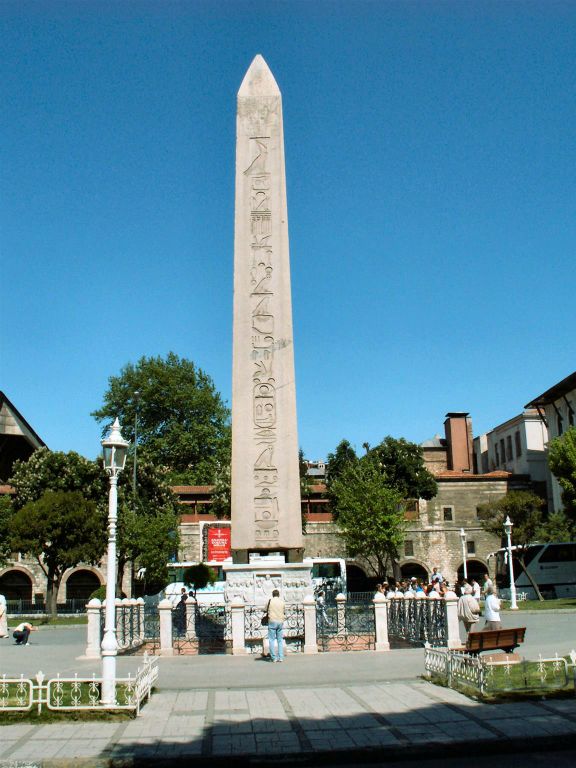 ISTANBUL - een Egyptische obelisk in het Hippodroom