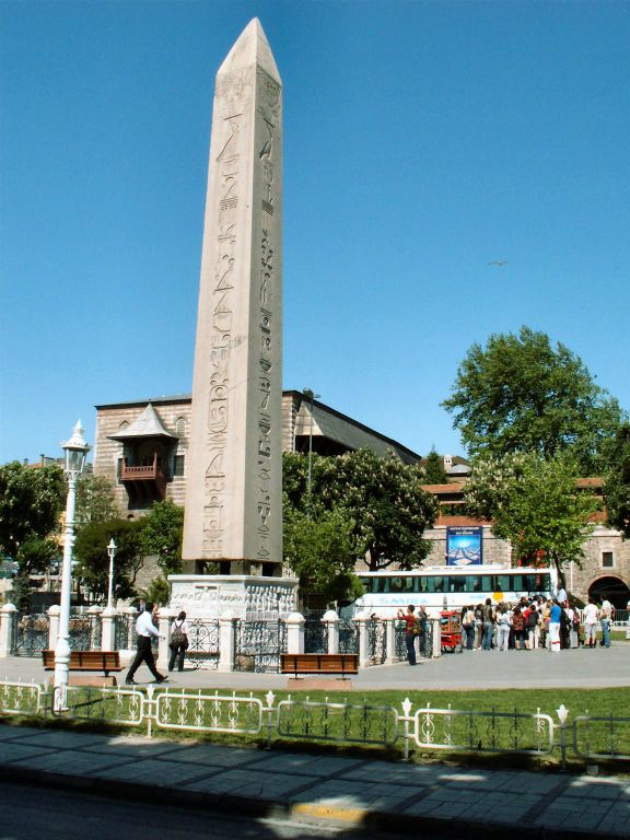 ISTANBUL - een Egyptische obelisk in het Hippodroom