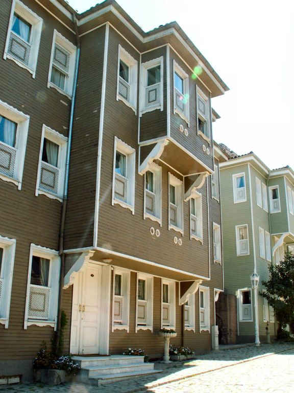 ISTANBUL - een aantal gerestaureerde Osmaanse huizen