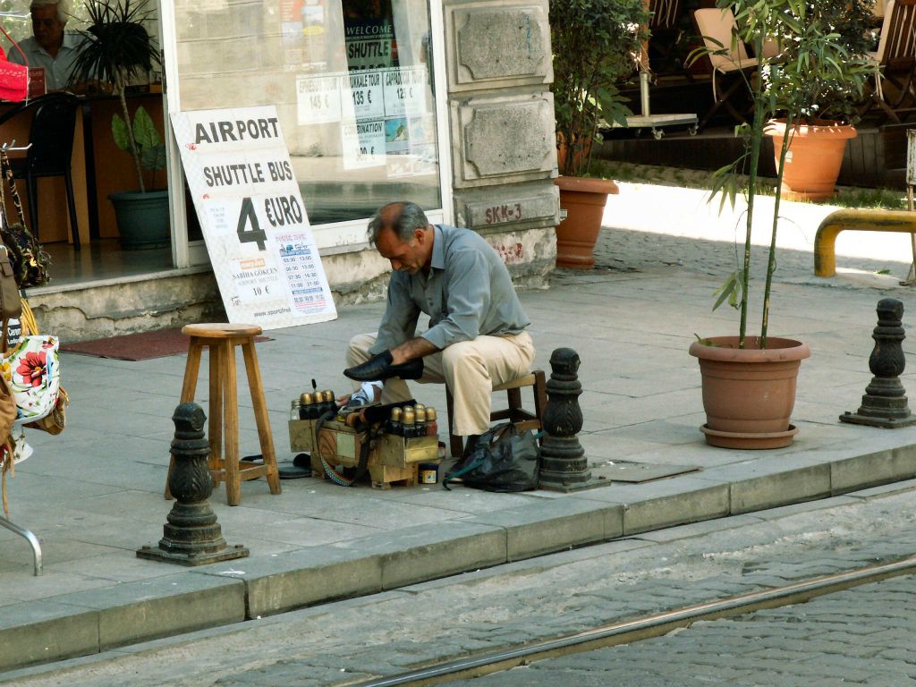 ISTANBUL - een schoenenpoetser