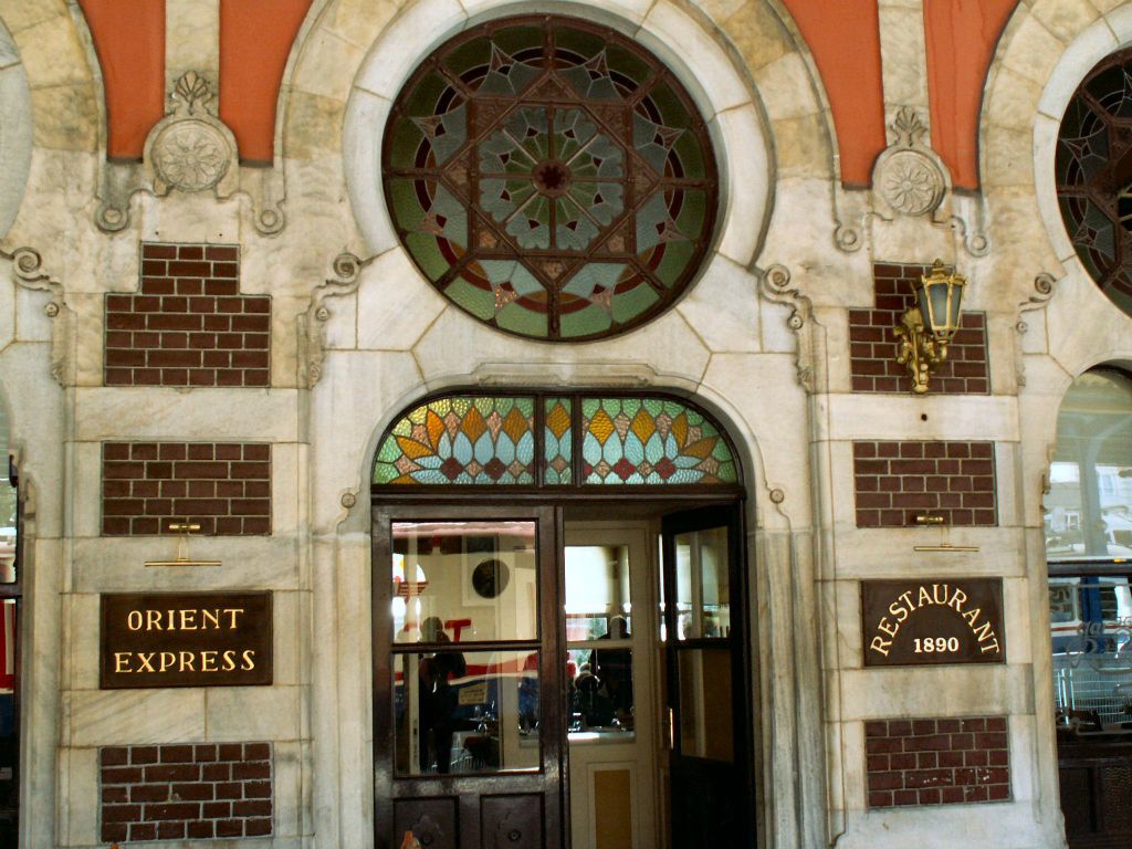 ISTANBUL - een restaurant van het orient express station