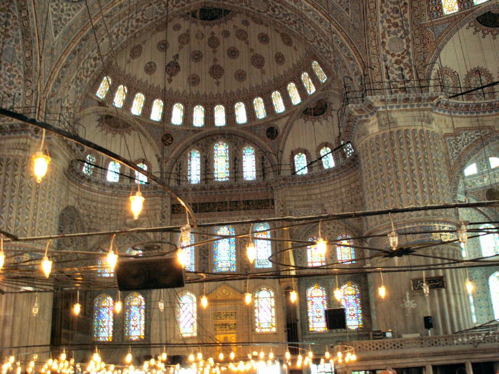 ISTANBUL - binnen in de blauwe moskee