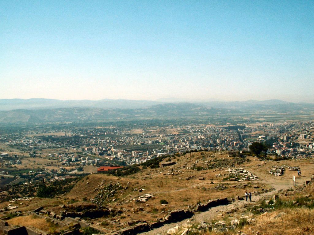 BERGAMA - het uitzicht vanaf de Akropolis van Pergamon