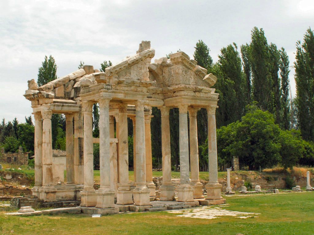SELÇUK -> PAMUKKALE - de tetrapylon bij de ruïnes van Aphrodisias