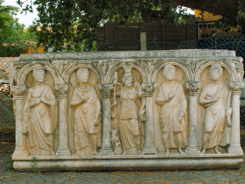 SELÇUK -> PAMUKKALE - een grafkist bij de ruïnes van Aphrodisias