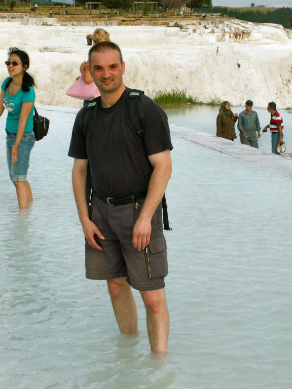 PAMUKKALE - Carlos in het water op een kalkterras