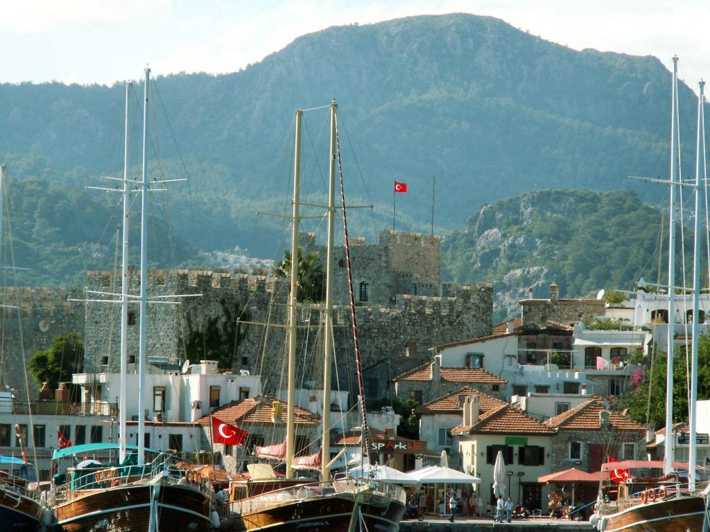 MARMARIS -> DALYAN - vanuit de haven uitzicht op kasteel
