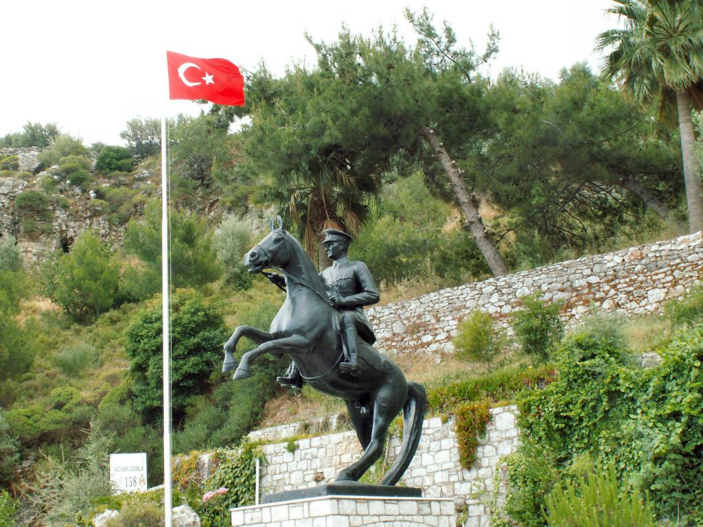 MARMARIS -> DALYAN - een standbeeld