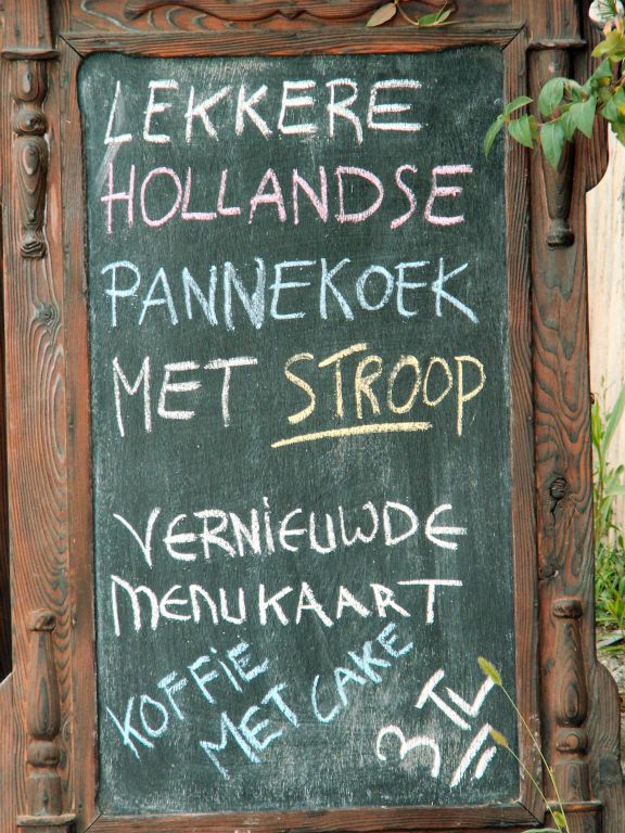 DALYAN - een bord bij een restaurant