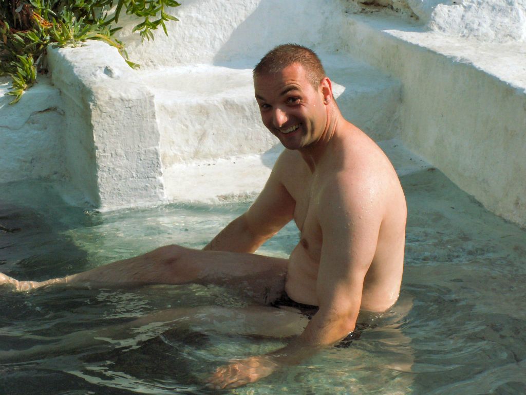 ILICA - Carlos in een warm zwavelbad