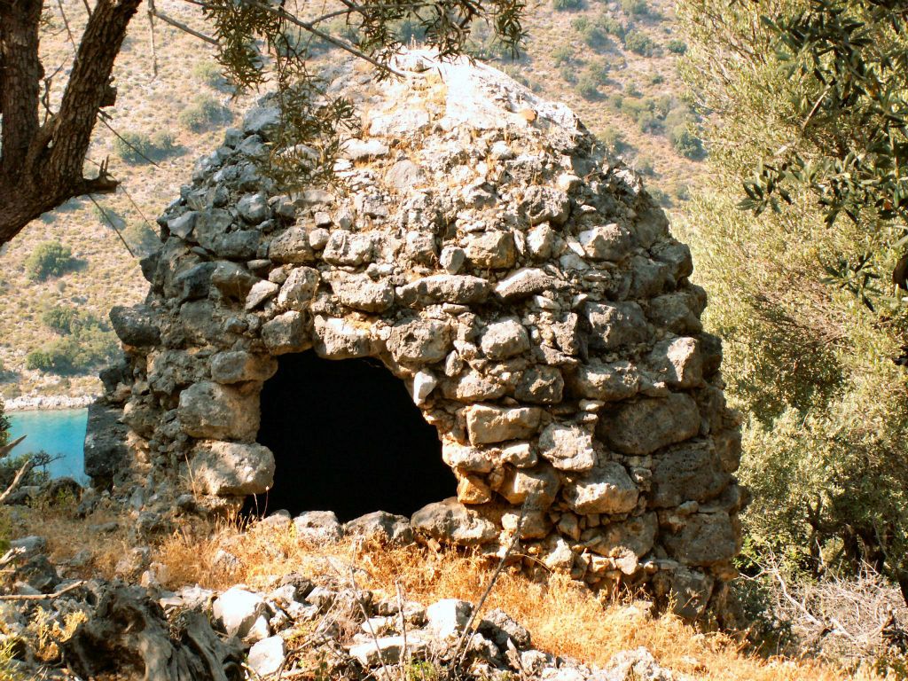 DALYAN -> FETHIYE - een graf bij de ruïnes van één van de vele kerken op het eiland St. Nicolas