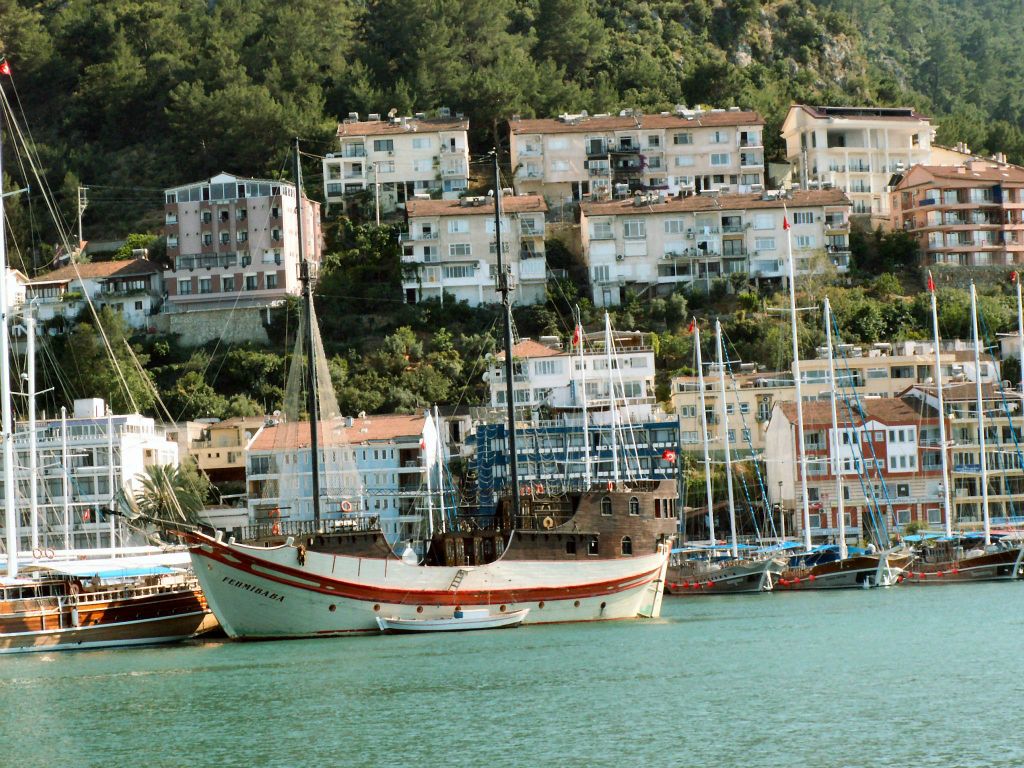 FETHIYE - een boot in de haven