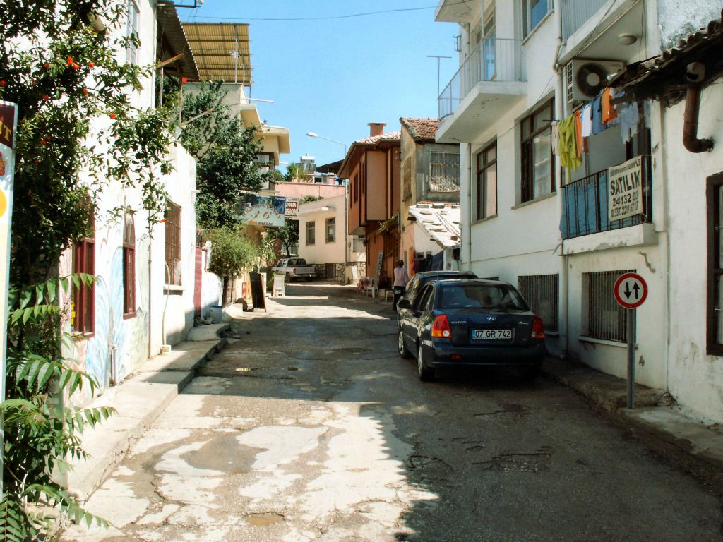 ANTALYA - een straat in het oude gedeelte