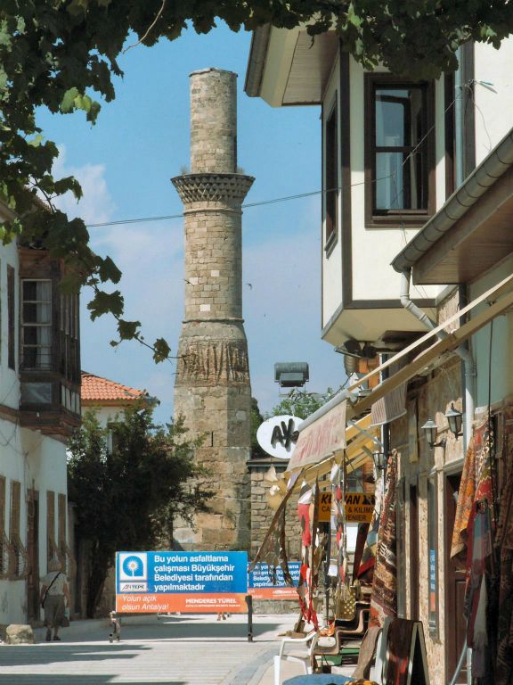 ANTALYA - een minaret in het oude gedeelte