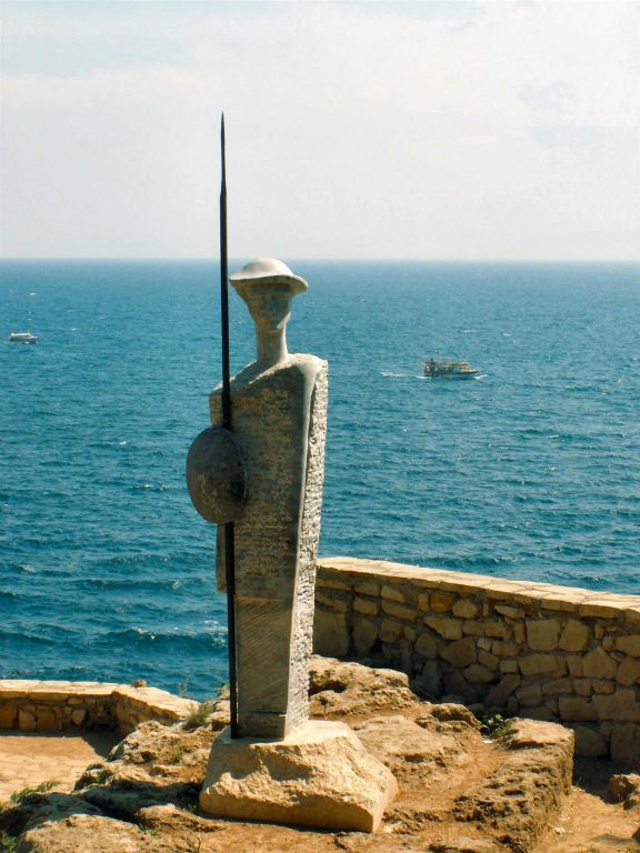 ANTALYA - een standbeeld in de buurt van het Karaalioğlu park